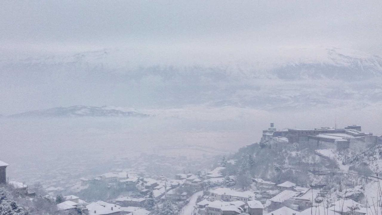 Braja House Hotel Gjirokaster Bagian luar foto